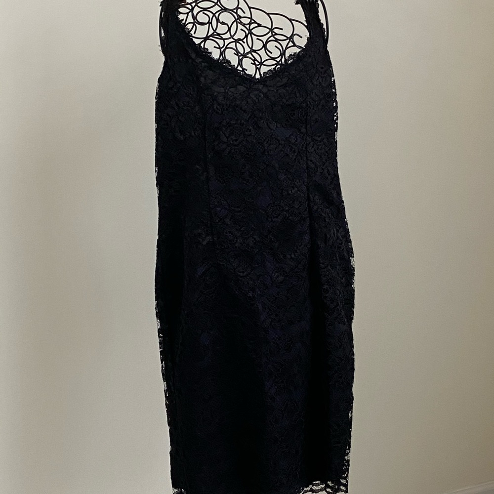 BLACK LACE FITTED DRESS - Picture 10 of 10